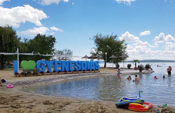 Balaton-Ausflug-ins-Strandbad-Gyenesdias-am-Plattensee-einstiegsbereich