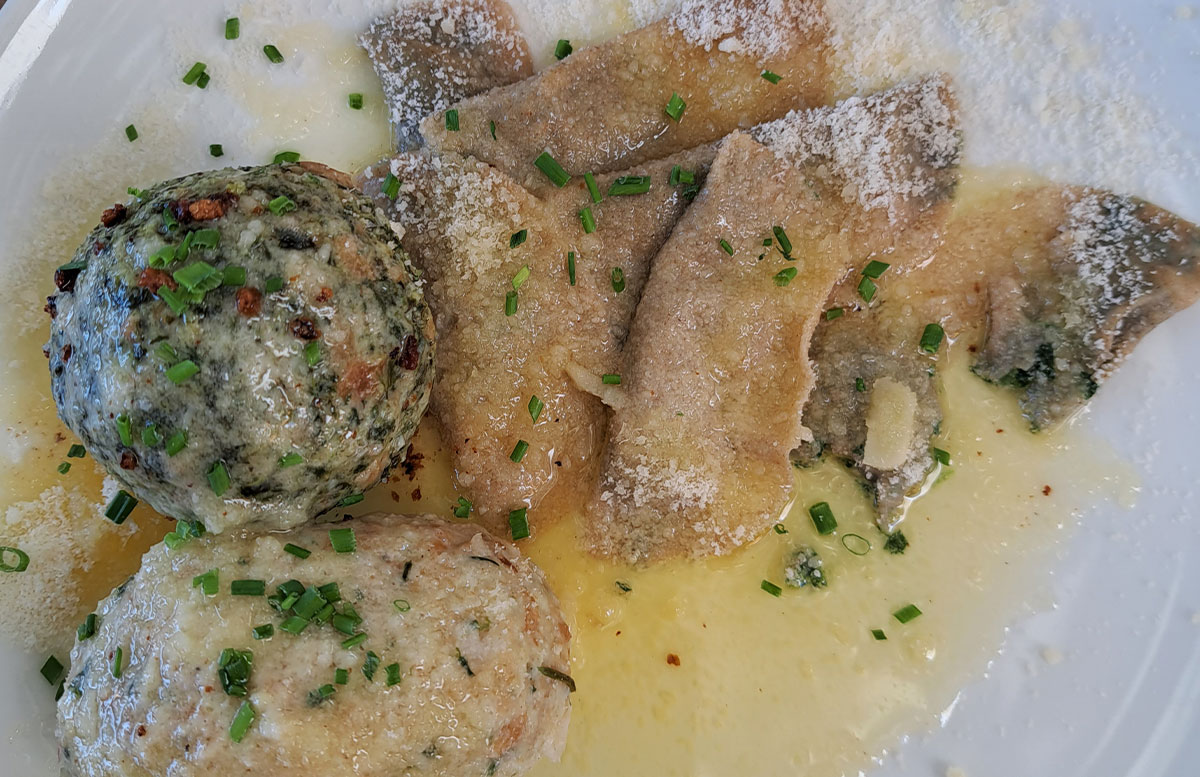Bauernhof-Urlaub-Roter-Hahn-am-Feilerhof-schlutzkrapfen