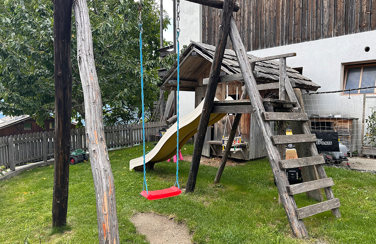 Bauernhof-Urlaub-Roter-Hahn-am-Feilerhof-spielplatz
