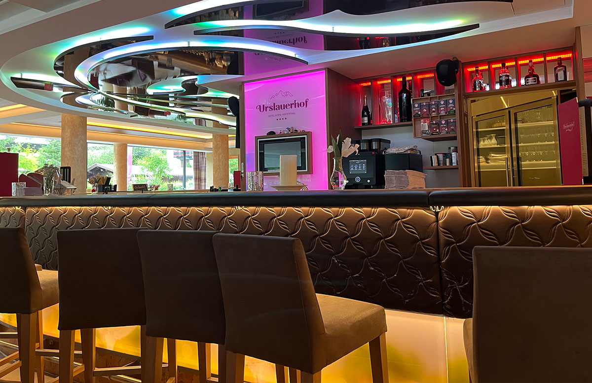 Berg-und-Spa-Hotel-Urslauerhof-in-Maria-Alm-bar