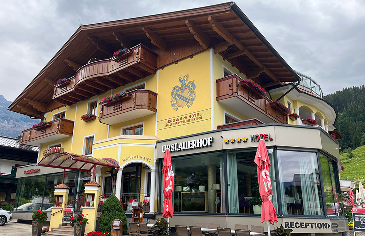 Berg-und-Spa-Hotel-Urslauerhof-in-Maria-Alm-hotel-von-vorne