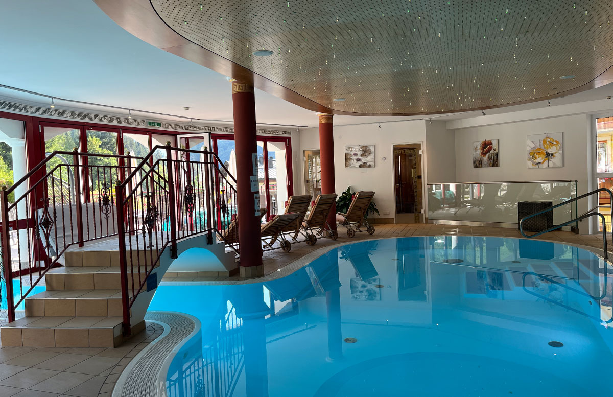 Berg-und-Spa-Hotel-Urslauerhof-in-Maria-Alm-pool