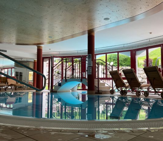 Berg und Spa Hotel Urslauerhof in Maria Alm Berg-und-Spa-Hotel-Urslauerhof-in-Maria-Alm-poolperspektive