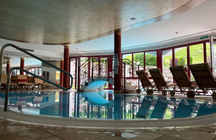 Berg und Spa Hotel Urslauerhof in Maria Alm Berg-und-Spa-Hotel-Urslauerhof-in-Maria-Alm-poolperspektive