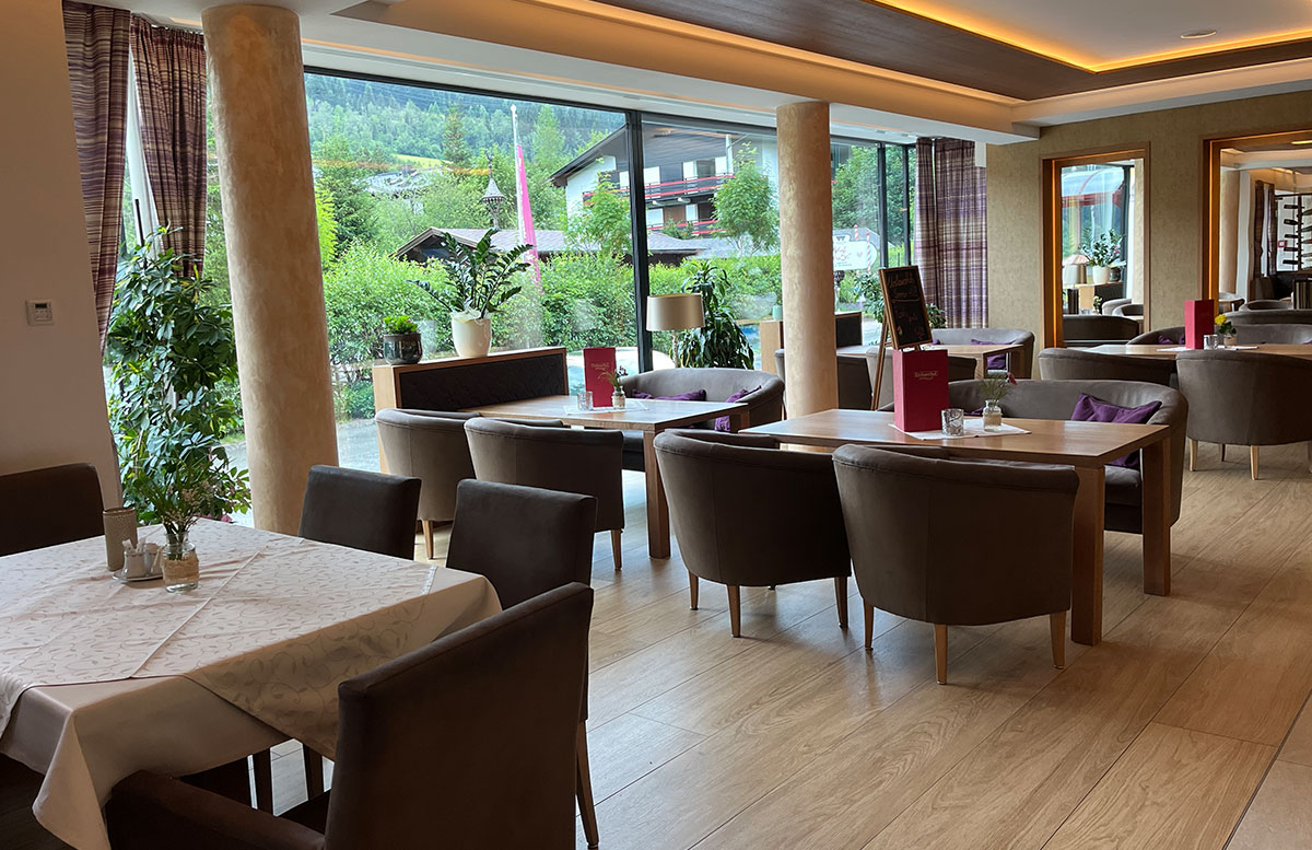 Berg-und-Spa-Hotel-Urslauerhof-in-Maria-Alm-restaurant