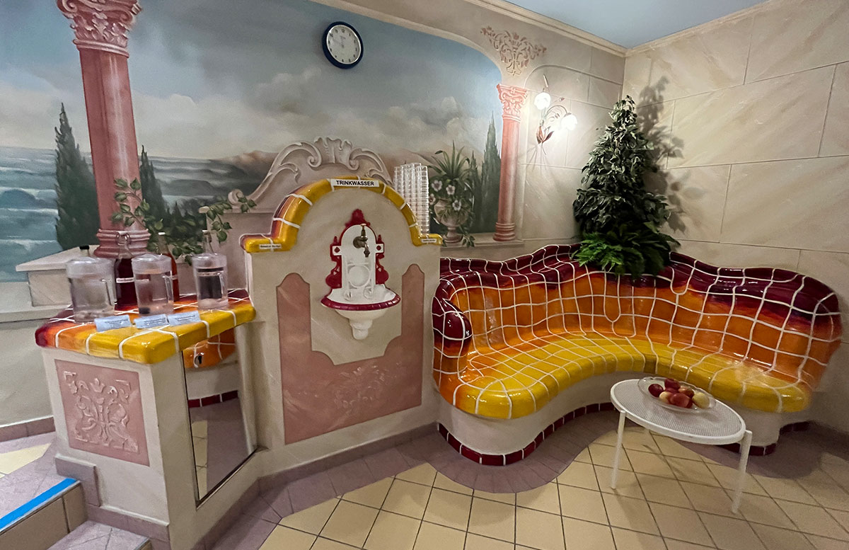 Berg-und-Spa-Hotel-Urslauerhof-in-Maria-Alm-wellnessbereich