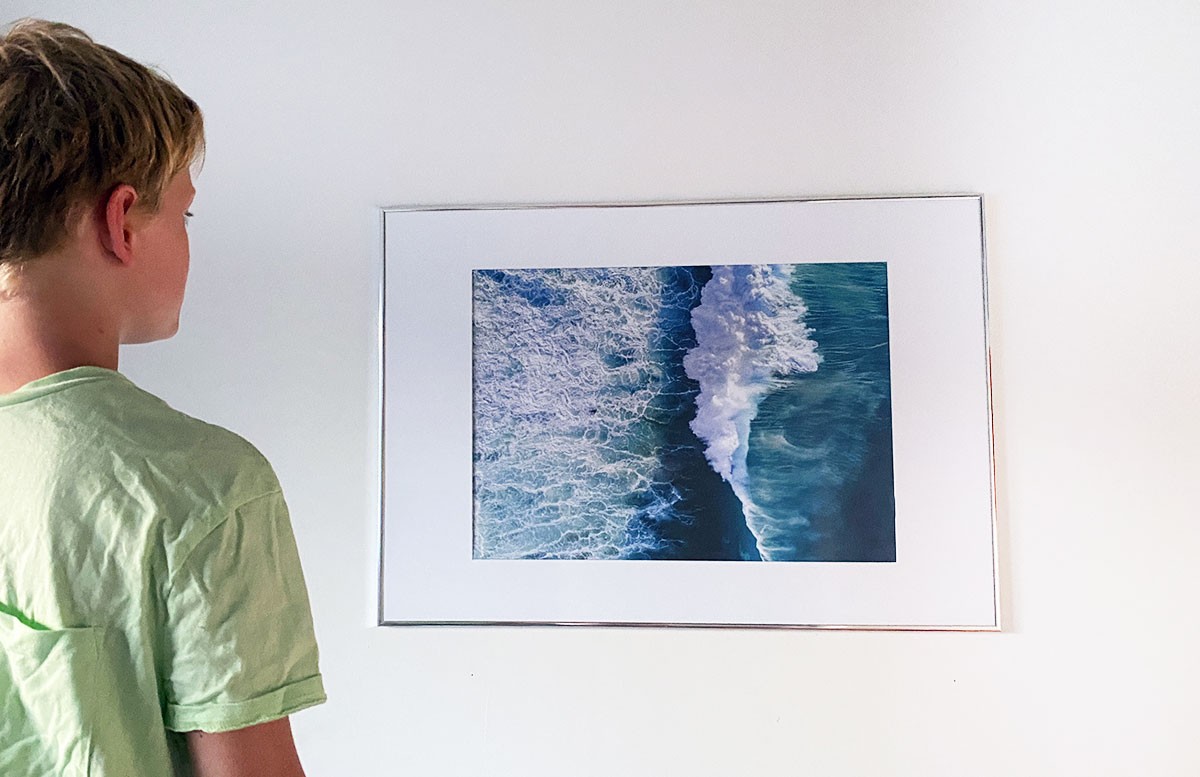 Bilderwand-Inspirationen-für-die-Wohnung-mit-Posterstore-lennys-zmmer-welle