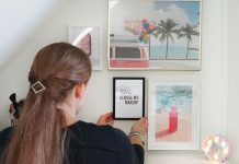 Bilderwand mit Hochzeitsfotos und Poster Bilderwand-mit-Hochzeitsbildern-und-Poster-schminktisch-vicky