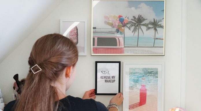 Bilderwand mit Hochzeitsfotos und Poster Bilderwand-mit-Hochzeitsbildern-und-Poster-schminktisch-vicky