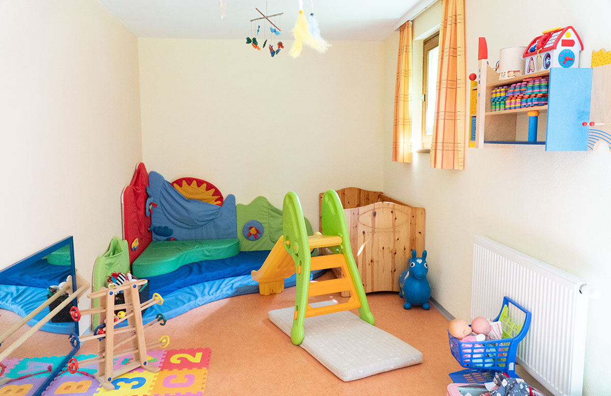 Bio-Kinderhotel-Benjamin-in-Malta-in-Kärnten-spielraum-kinder