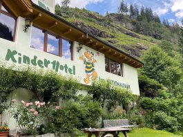 Bio-Kinderhotel-Benjamin-in-Malta-in-Kärnten-vor-der-tür