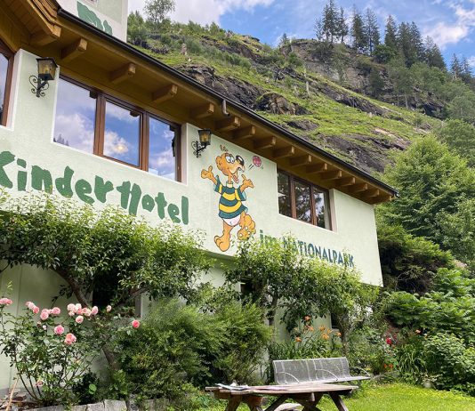 Bio Kinderhotel Benjamin in Malta, Kärnten Bio-Kinderhotel-Benjamin-in-Malta-in-Kärnten-vor-der-tür
