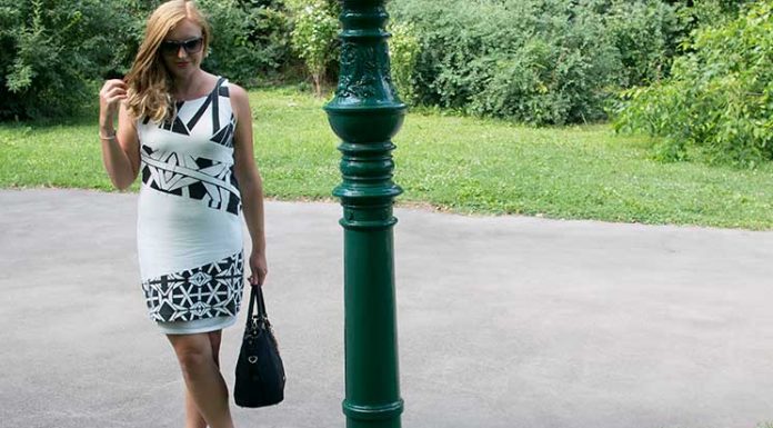 Schickes Black and White Outfit Black-and-White-outfit-in-the-summer-beine-überkreuzend