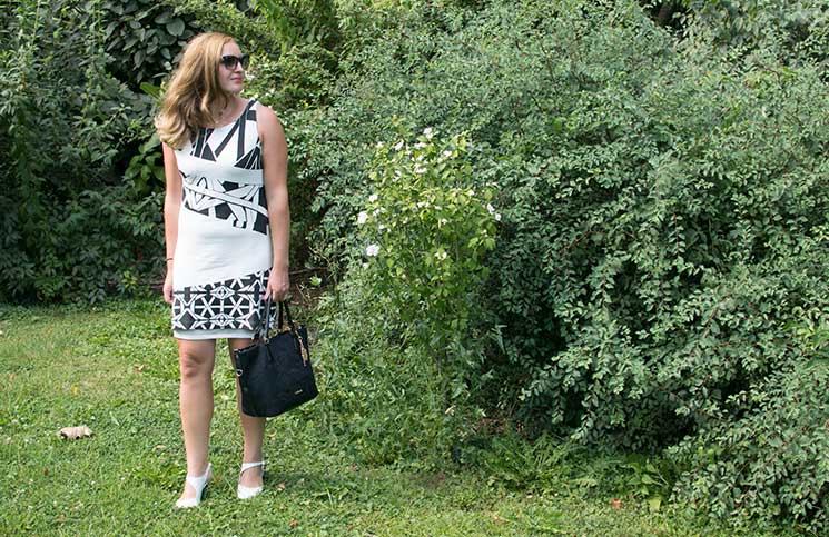Black-and-White-outfit-in-the-summer-großaufnahme-kleid
