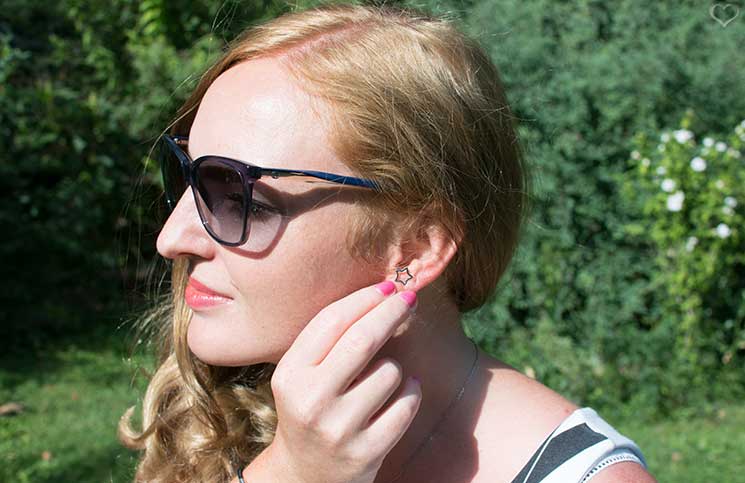 Black-and-White-outfit-in-the-summer-sternen-ohrringe-und-gucci-brille