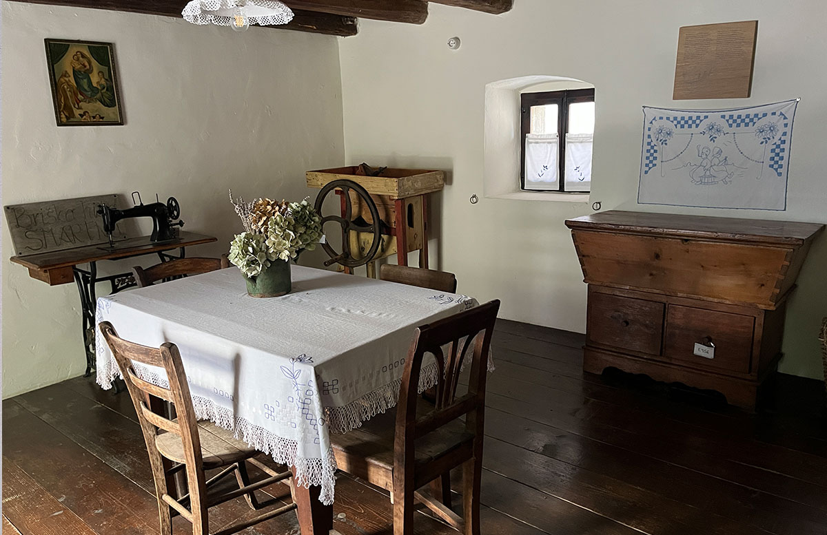 Blick-über-Smartno,-Olivenöl--und-Weinverkostung-in-Goriska-Brda--antike-wohnung
