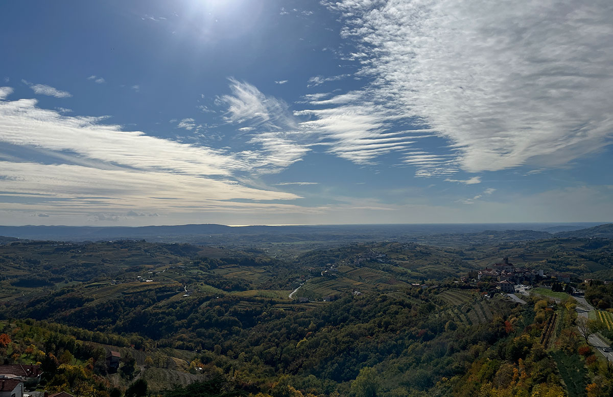 Blick-über-Smartno,-Olivenöl--und-Weinverkostung-in-Goriska-Brda--blick-zum-meer