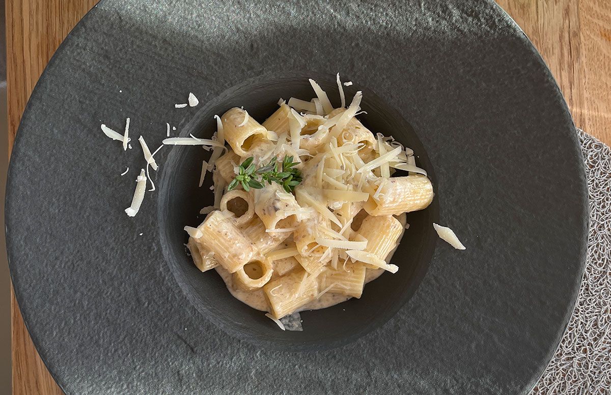 Blick-über-Smartno,-Olivenöl--und-Weinverkostung-in-Goriska-Brda--getrüffelte-pasta