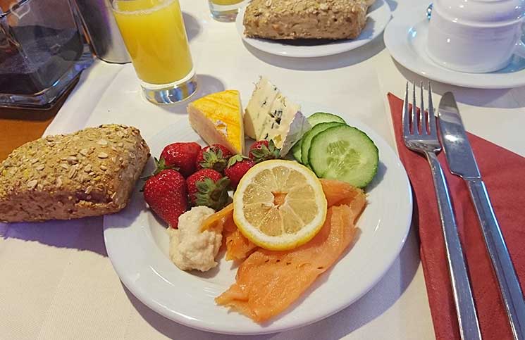 City-Trip-nach-Salzburg-ins-Haus-der-Natur-frühstück-mercure