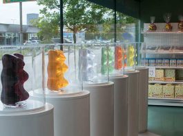 City-Trip-nach-linz-ins-ars-electronica-haribo-shop-bären-figuren