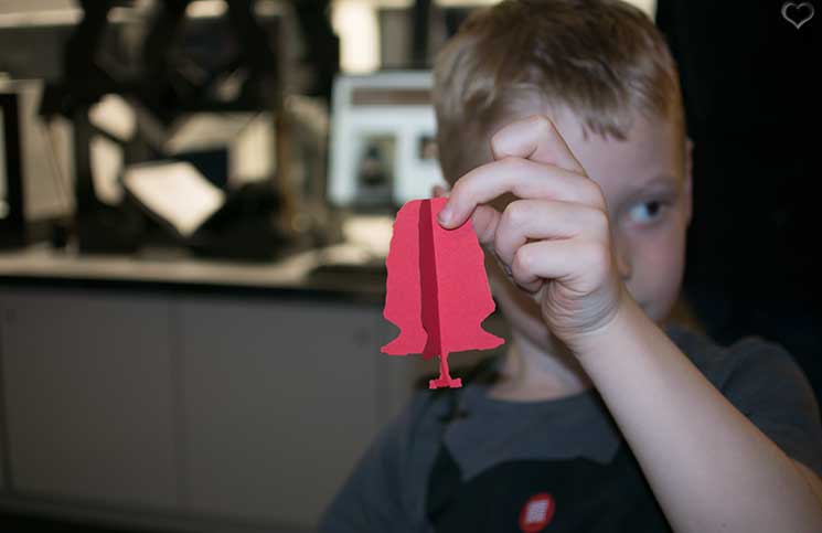 City-Trip-nach-linz-ins-ars-electronica-tablett-3d-drucker-ausgeschnittener-baum
