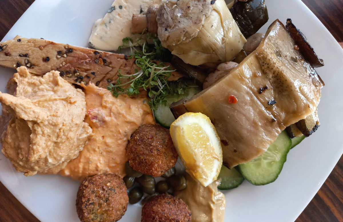 Courtyard-by-Marriott-Linz-frühstück-haloumi