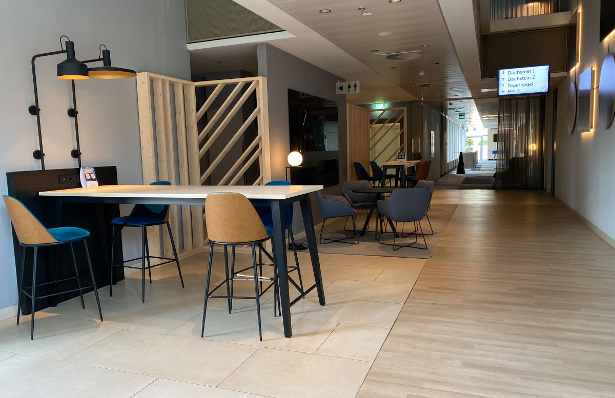 Courtyard-by-Marriott-Linz-lobby-2
