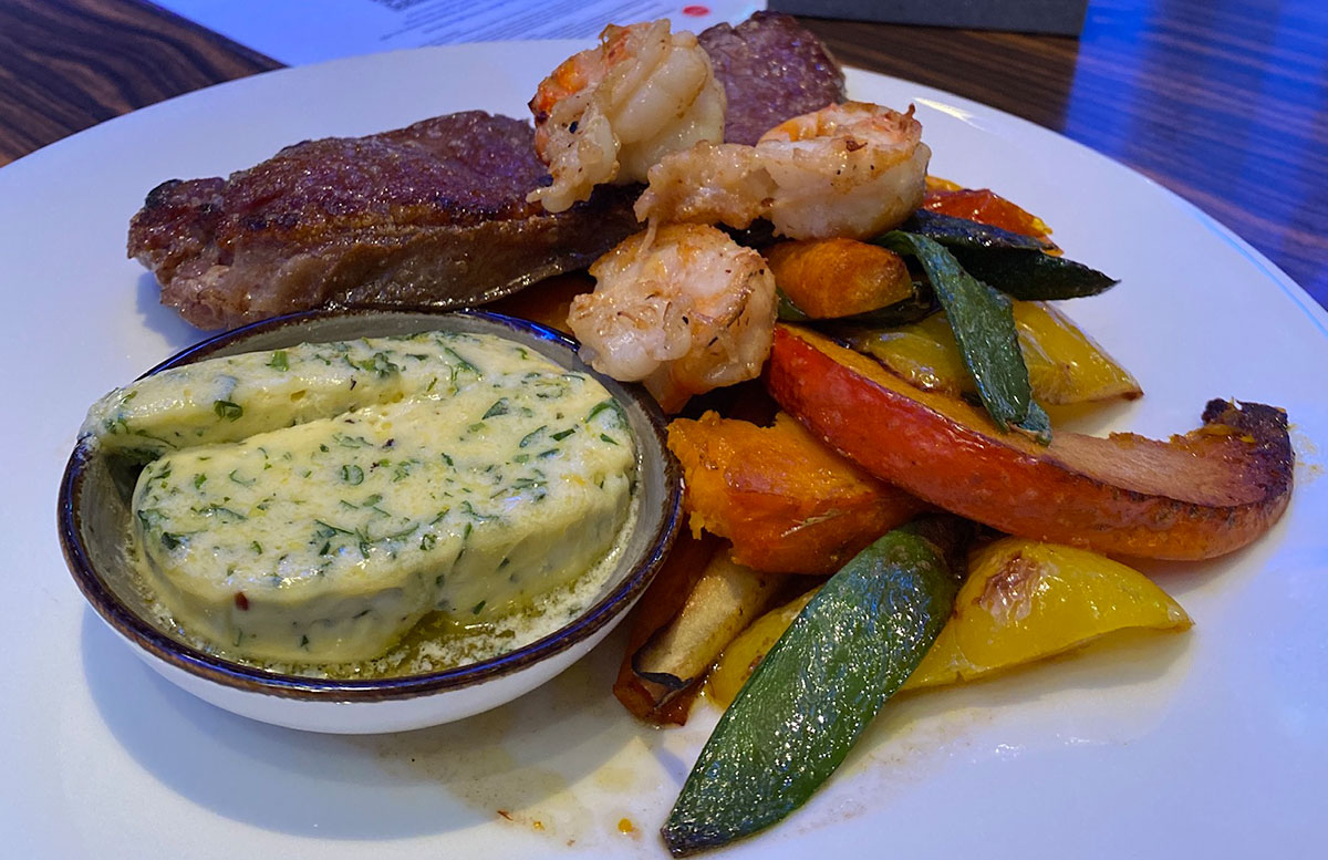 Courtyard-by-Marriott-Linz-steak-mit-kräuterbutter