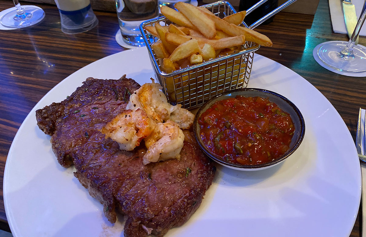Courtyard-by-Marriott-Linz-surf-and-turf
