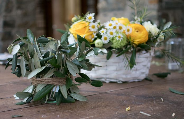 CraftTour Workshop Blumenkränze und Tisch Dekoration CraftTour-Workshop-Blumenkränze-und-Tisch-Dekoration-blumenvase