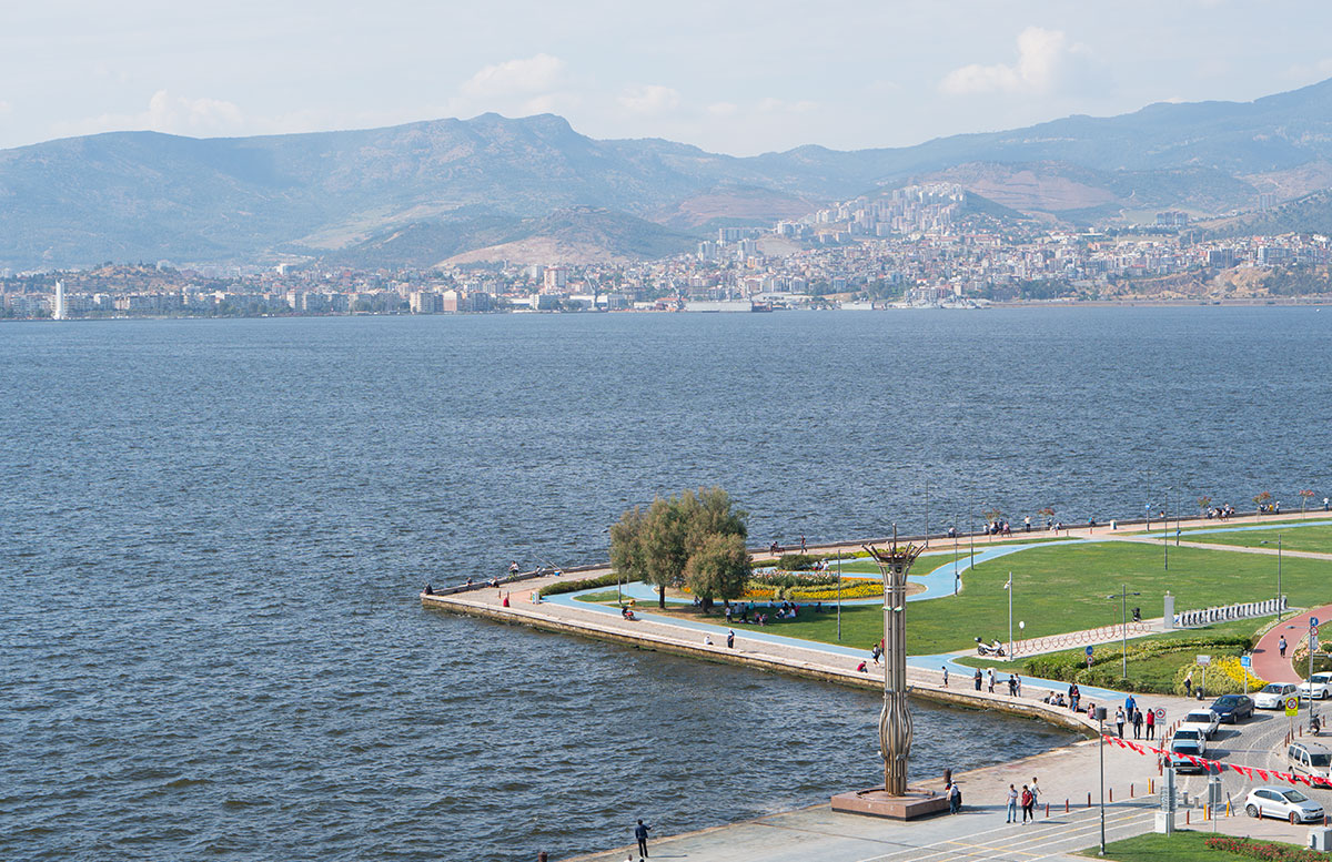 Das 5 Sterne Mövenpick Hotel in Izmir hotel zimmer aussicht meer