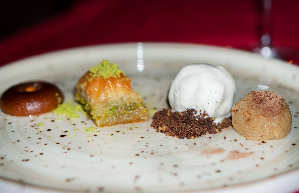 Das 5 Sterne Mövenpick Hotel in Izmir essbereich baklava Das 5 Sterne Mövenpick Hotel in Izmir essbereich baklava