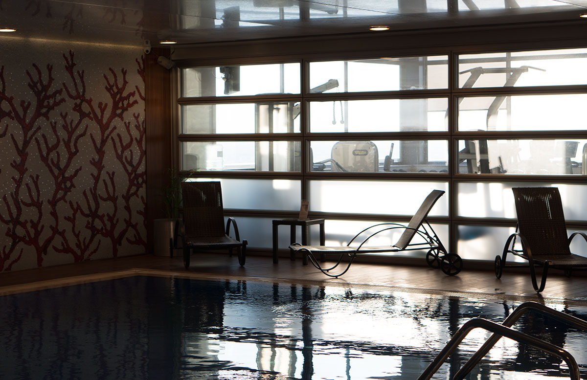 Das-5-Sterne-Mövenpick-Hotel-in-Izmir-poolbereich
