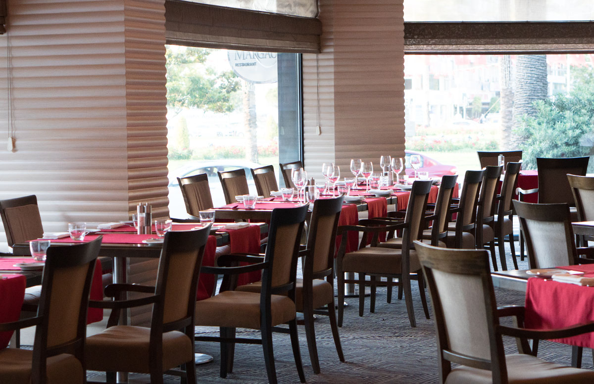 Das 5 Sterne Mövenpick Hotel in Izmir essbereich