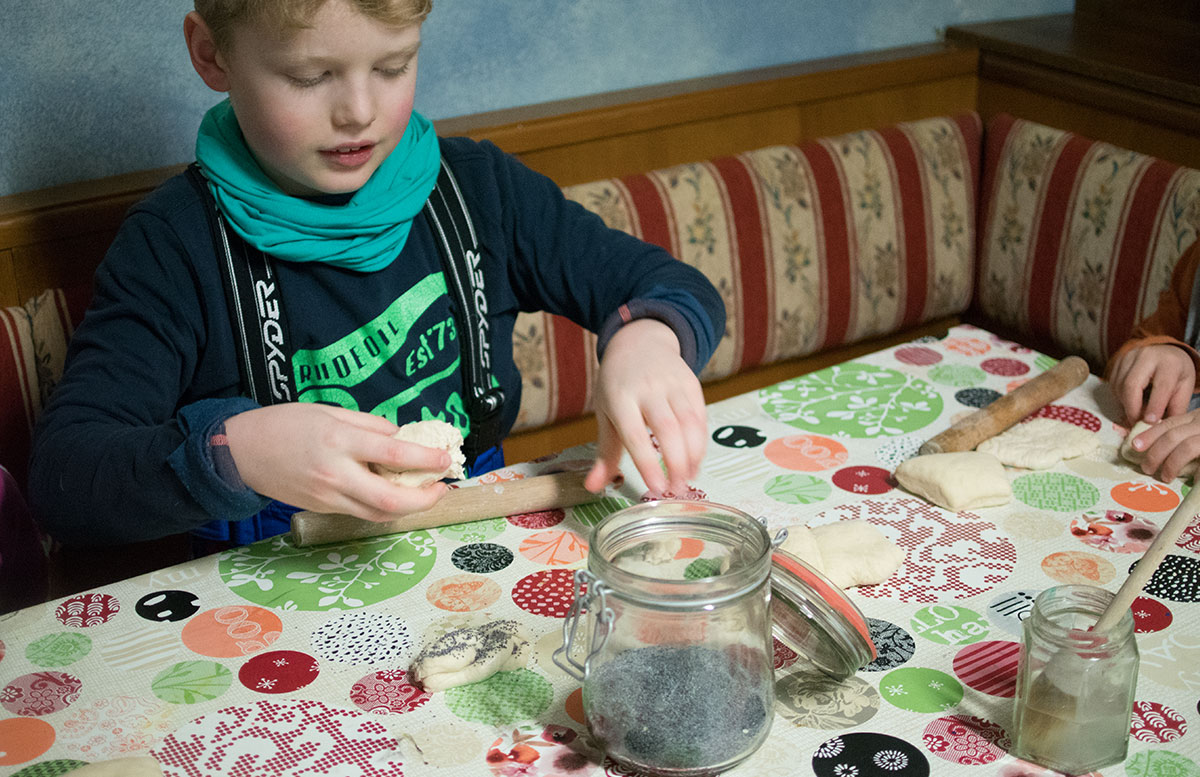 Das-Familienhotel-Mühlpointhof-in-Lofer-kinder-backen