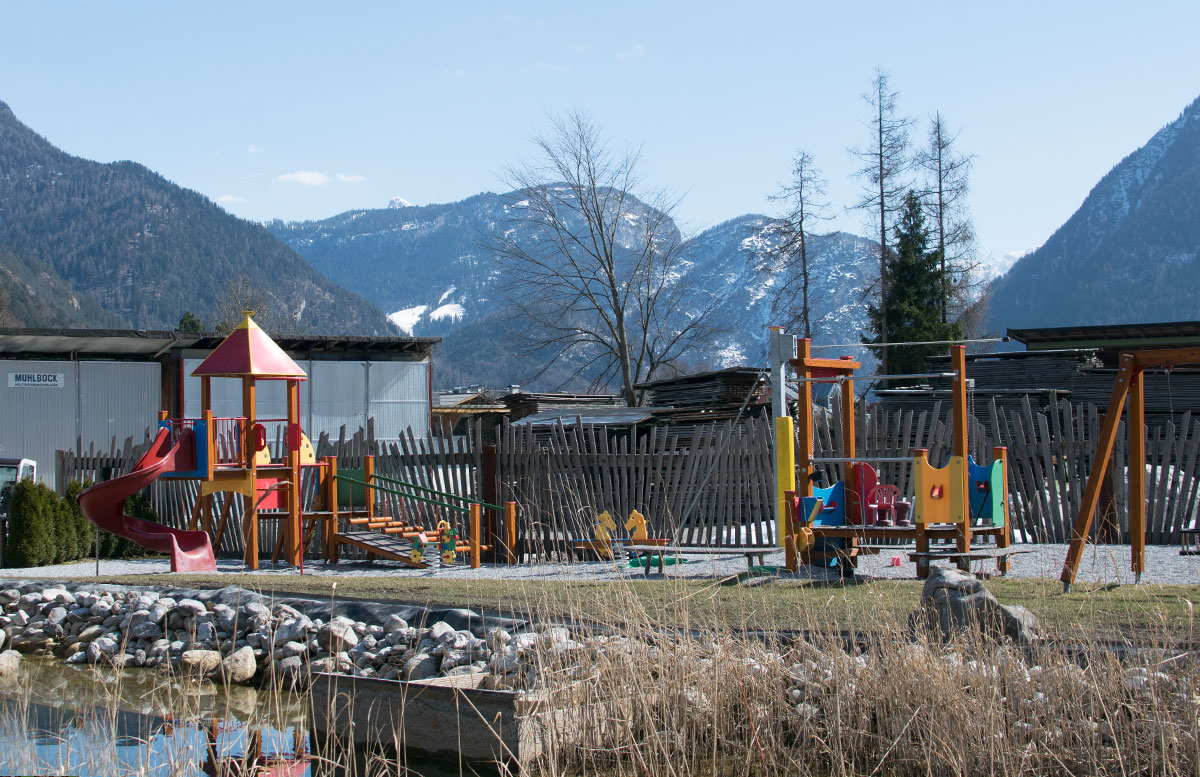 Das Familienhotel Mühlpointhof in Lofer spielplatz outdoor