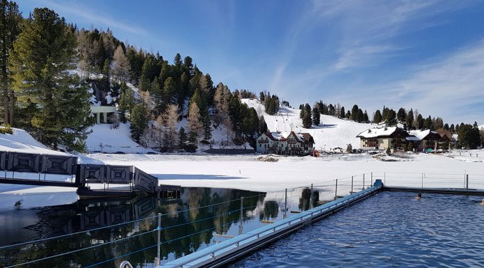 Das Hotel Hochschober auf der Turracher Höhe in Kärnten Das-Hotel-Hochschober-auf-der-Turracher-Höhe-in-Kärnten--seebad-und-zugefrorener-see