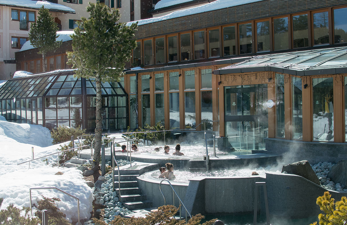 Das Hotel Hochschober auf der Turracher Höhe in Kärnten badebereich pool outdoor