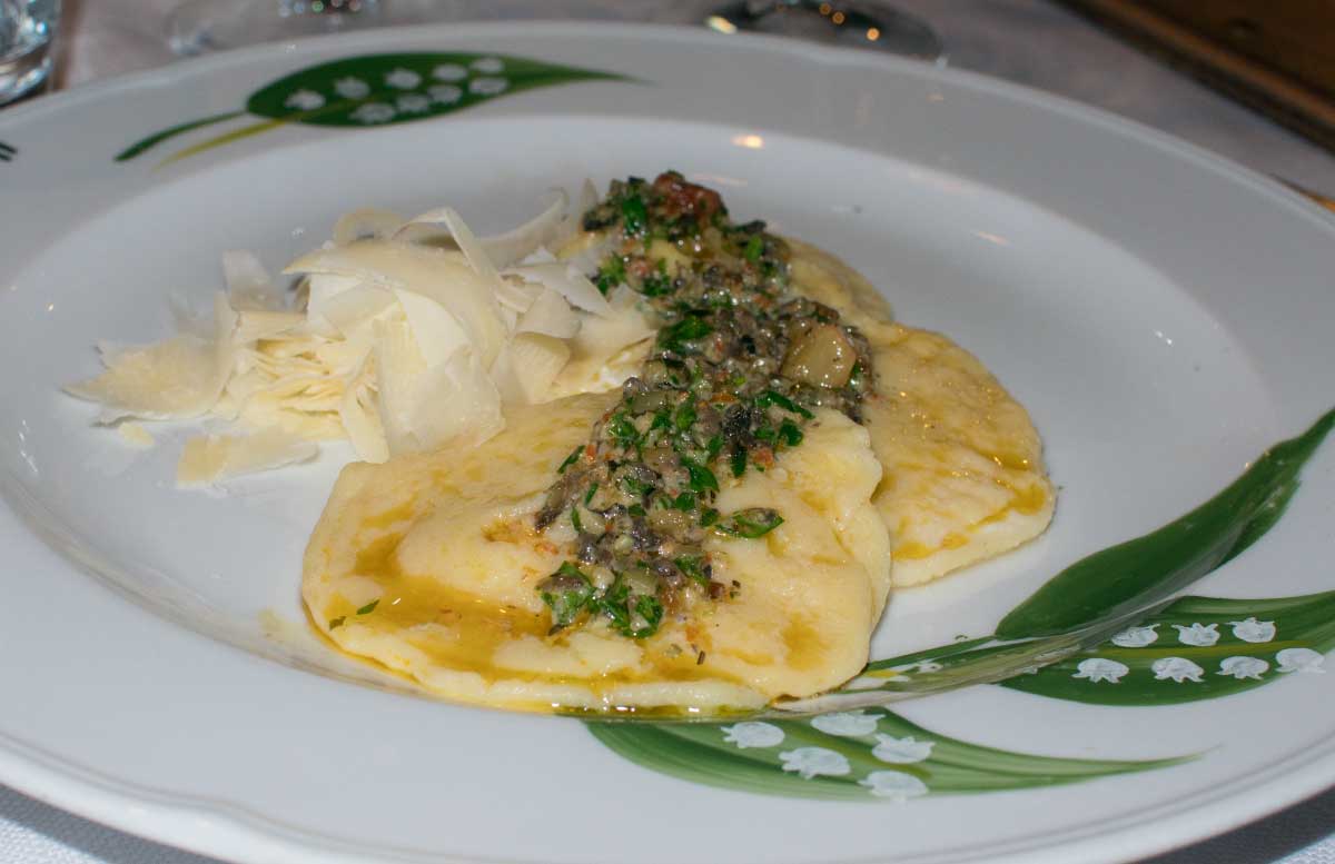 Das-Kloster-in-Olimje-und-die-Hirschfarm-Jelenov-Greben-hausgemachte-pesto-gasthaus-amon