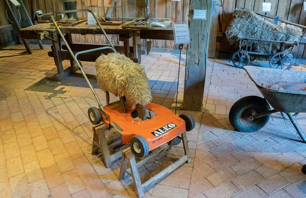 Das-Nonseum-und-das-Museumsdorf-Niedersulz-im-Weinviertel-bio-rasenmäher
