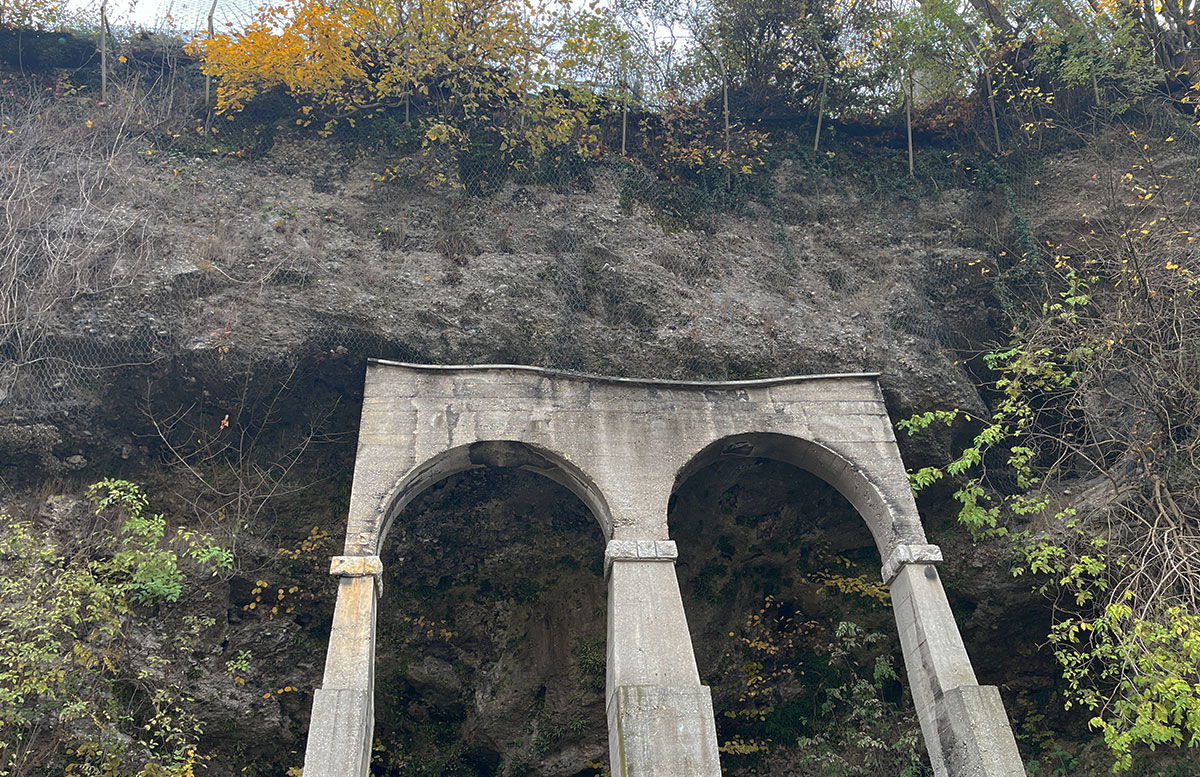 Der-Bunker-von-Kranj-stadt-im-fels