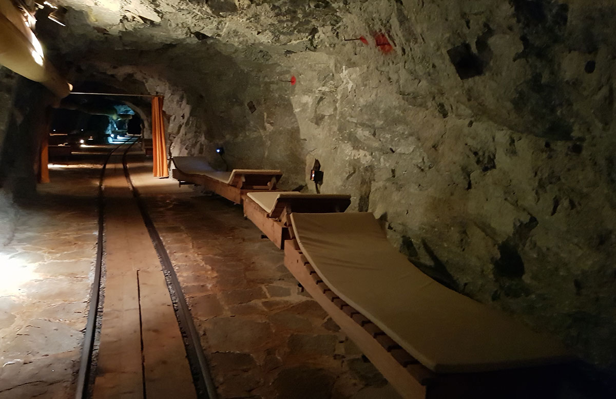 Der-Gasteiner-Heilstollen-und-die-Alpentherme-Gastein-im-heilstollen