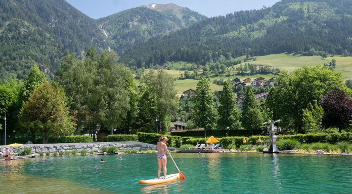 Alpine Gesundheit im Gasteinertal – der Gasteiner Heilstollen und die Alpentherme Der-Gasteiner-Heilstollen-und-die-Alpentherme-Gastein-teich-stand-up-paddling