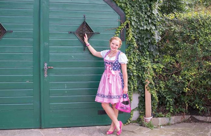 Der Neustifter Kirtag in Wien Der-Neustifter-Kirtag-in-Wien-Outfit-grünes-tor