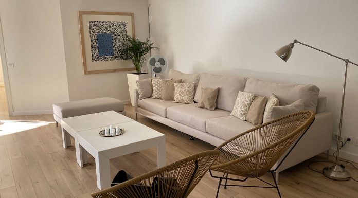 Urlaub im Ferienapartment: Auszeit für die ganze Familie Der-goldene-Herbst-in-Mallorca-wohnzimmer-villa