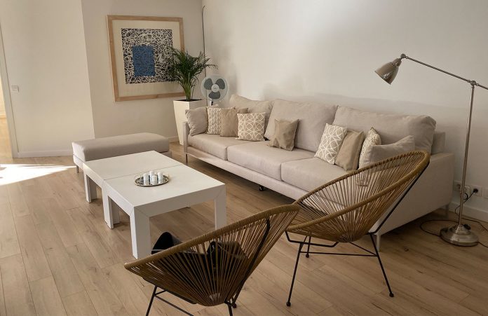 Urlaub im Ferienapartment: Auszeit für die ganze Familie Der-goldene-Herbst-in-Mallorca-wohnzimmer-villa