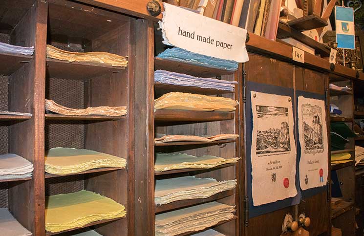 Die-Burg-Bled-und-Luxus-Camping-in-Ljubno-hanfgeschöpftes-papier