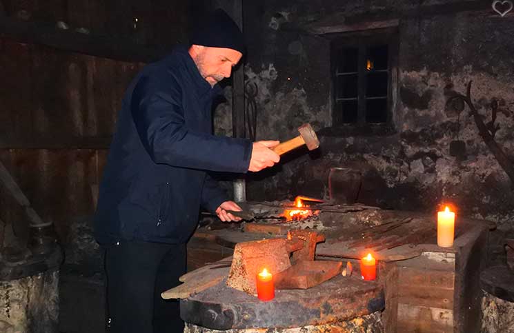 Die-Burg-Bled-und-Luxus-Camping-in-Ljubno-kropa-alte-schmiede