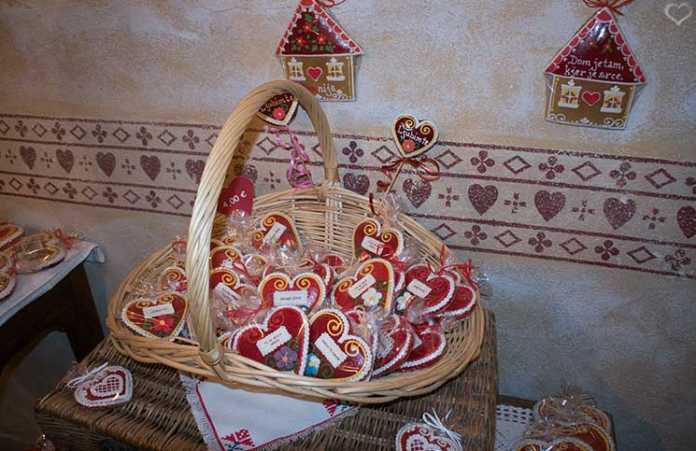 Die Burg Bled und Luxus Camping in der Natur Die-Burg-Bled-und-Luxus-Camping-in-Ljubno-radovljica-lectar-lebkuchen