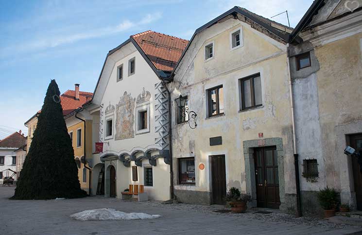 Die-Burg-Bled-und-Luxus-Camping-in-Ljubno-stadt-radovljica